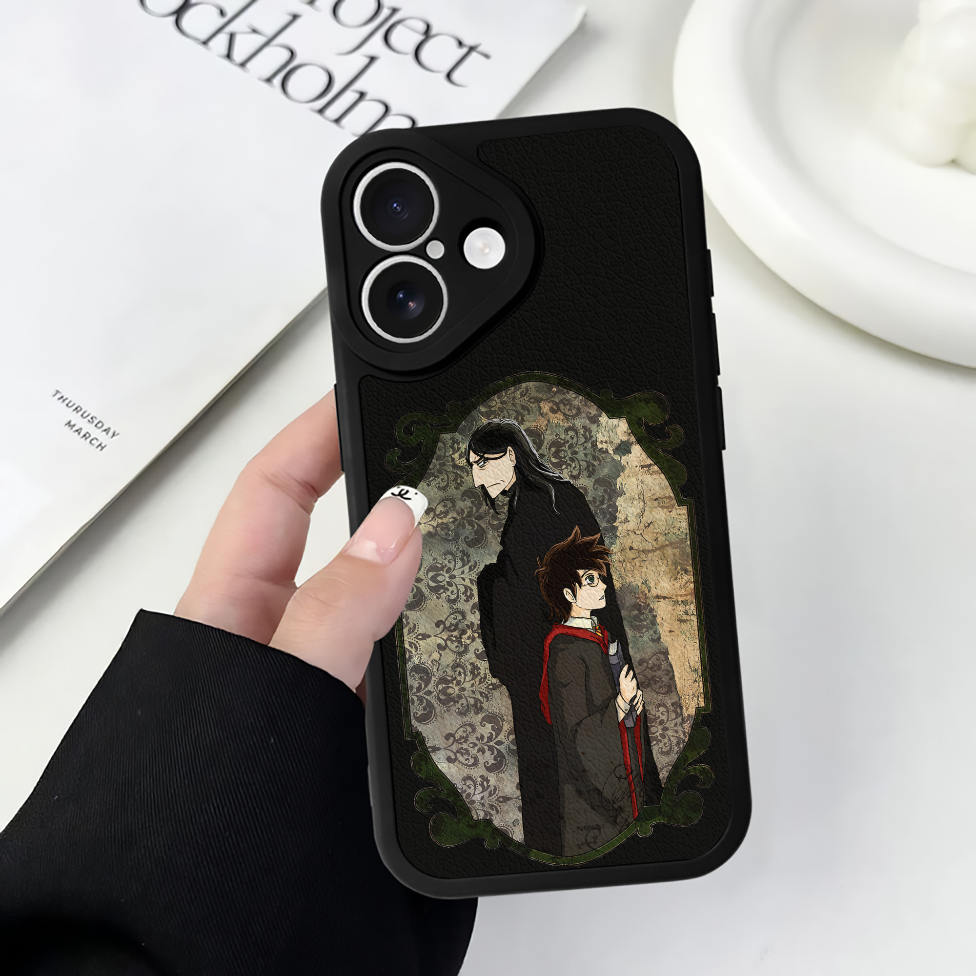 （画像用） Harry Potter ハリー・ポッターシリーズ 【iPhone 16シリーズ対応】シリコンスマホケース（レザー調） 材質：シリコン